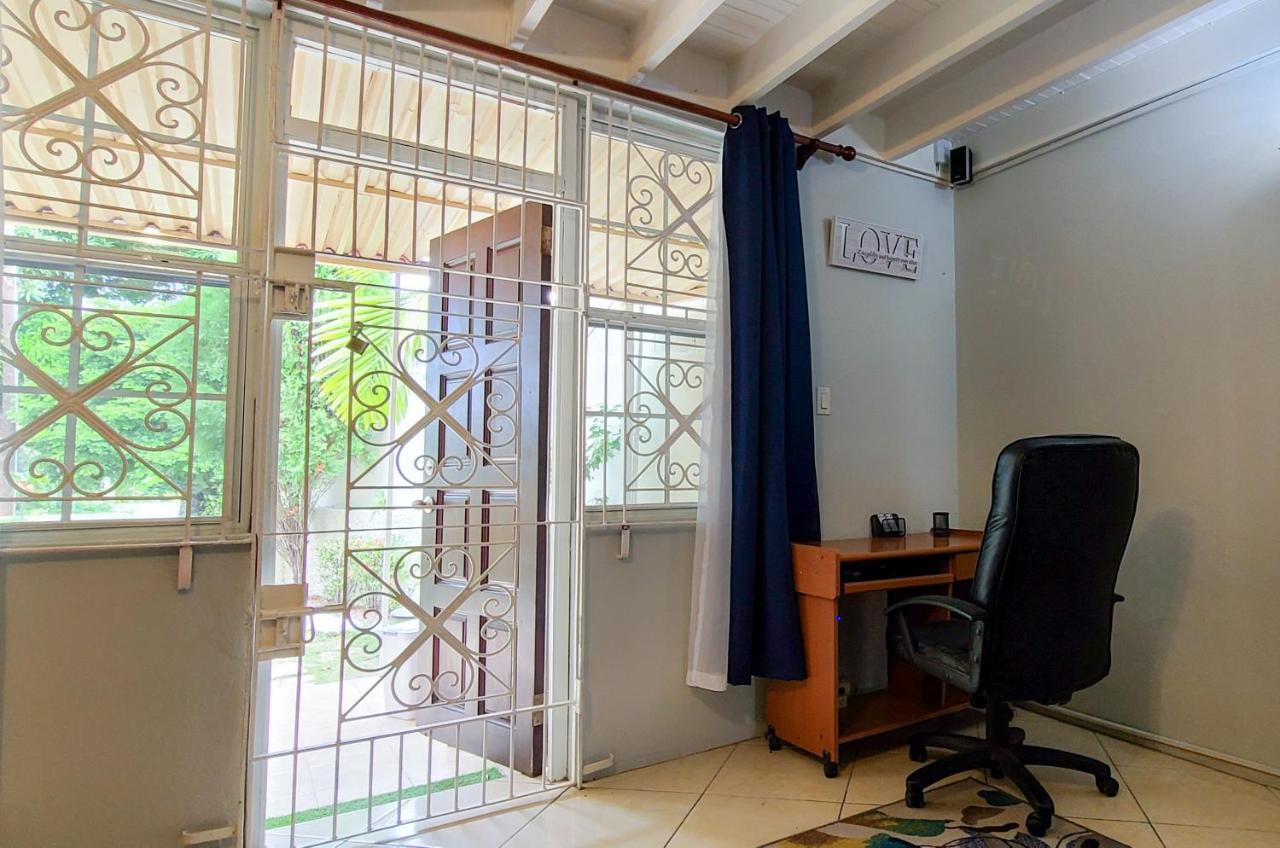 Apartment Cheerful 2 - Bedroom Townhouse With Free Parking In New