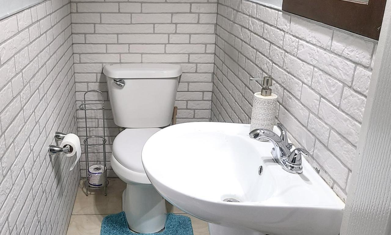 Apartment Cheerful 2 - Bedroom Townhouse With Free Parking In New Kingston